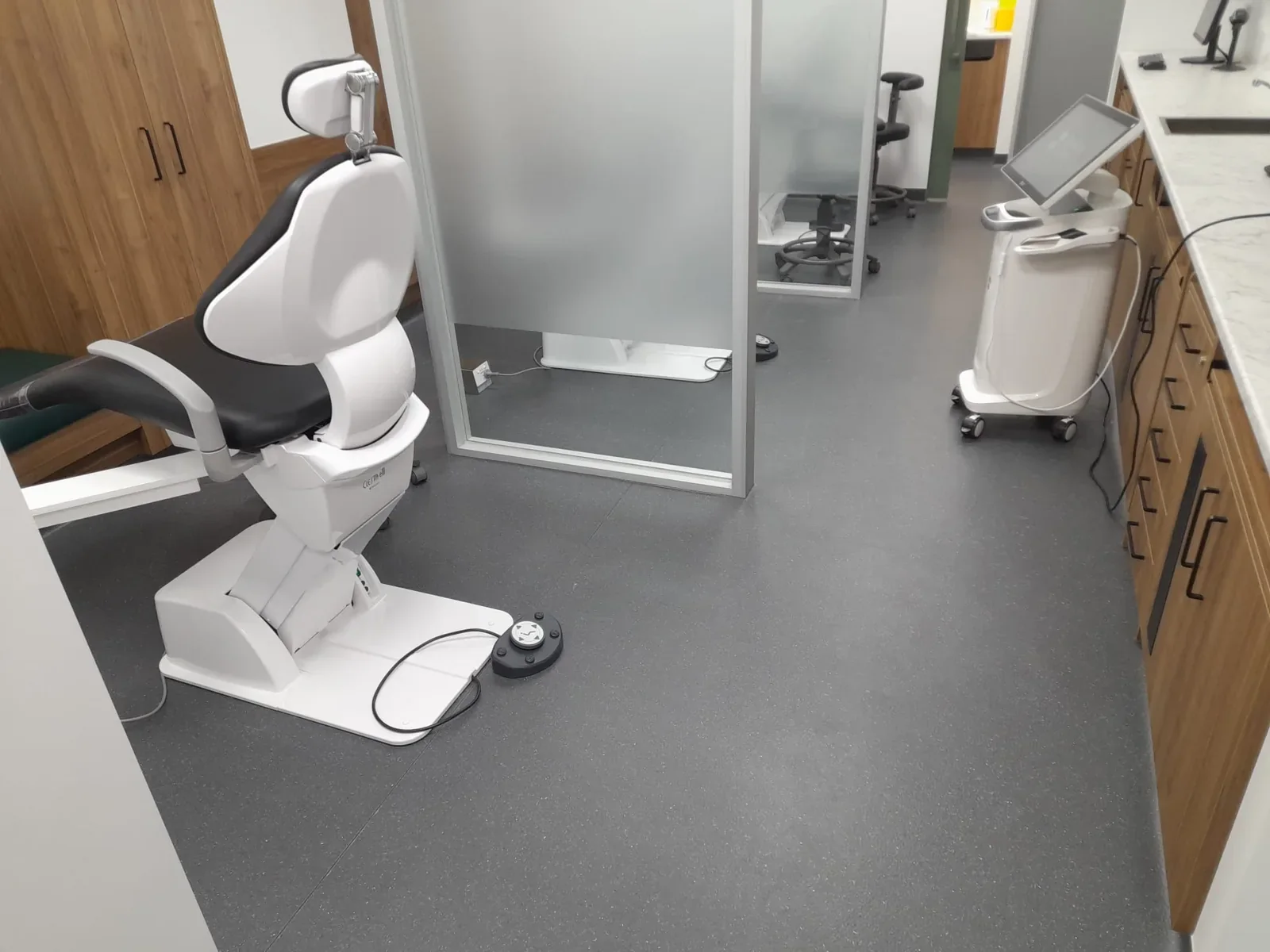 Australian Smile Clinic: Carpet tile, view 3