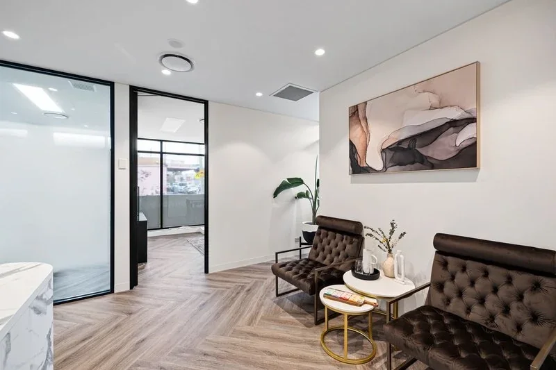 Luminaire Dental: Luxury vinyl plank (LVP), view 6