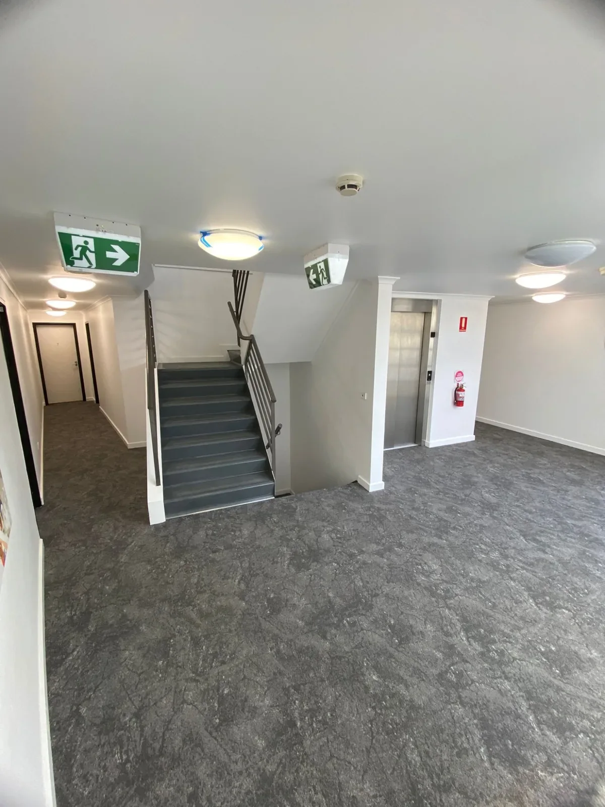 75–77 Tram Road: Carpet tile, view 6