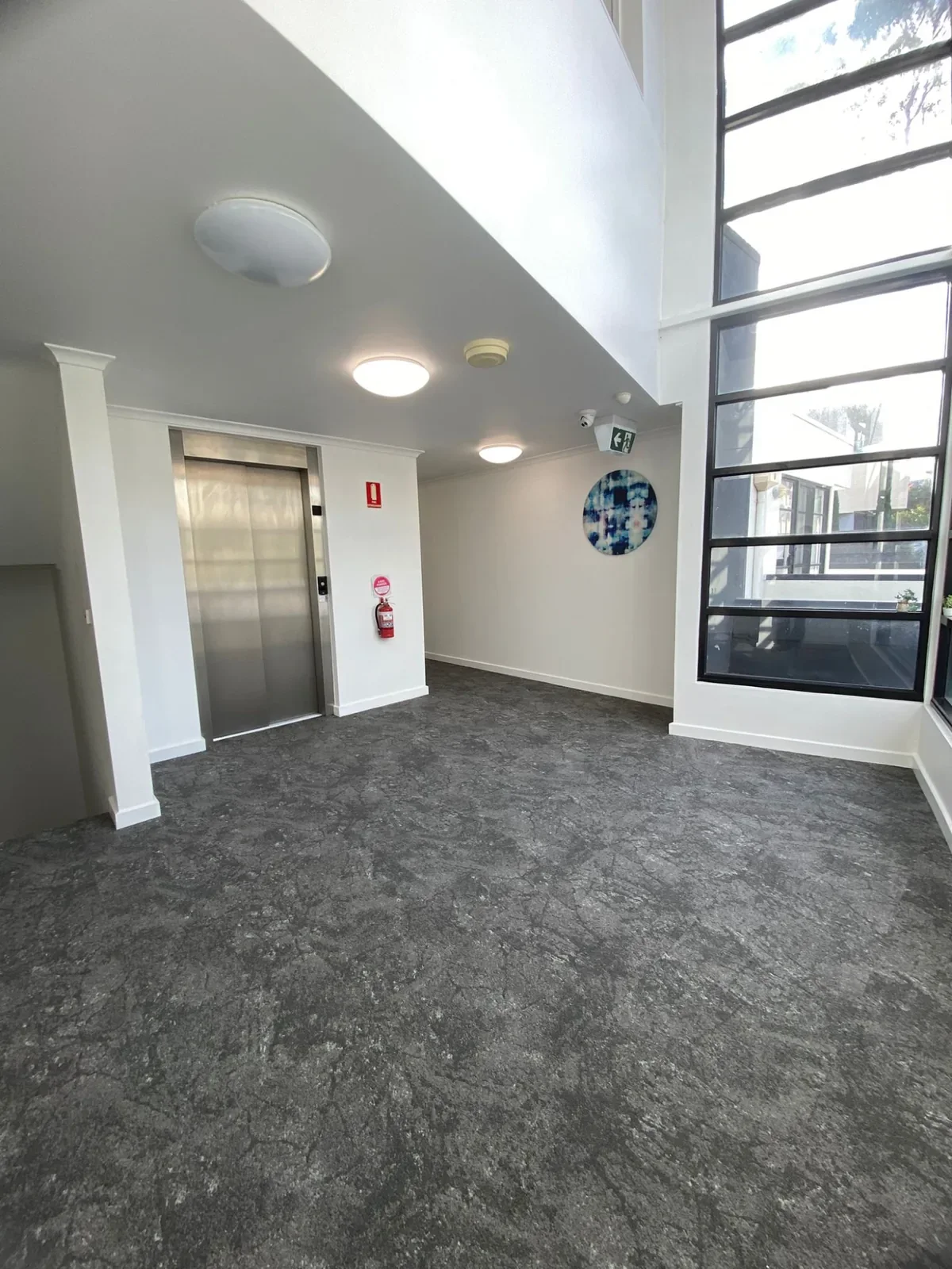 75–77 Tram Road: Carpet tile, view 8